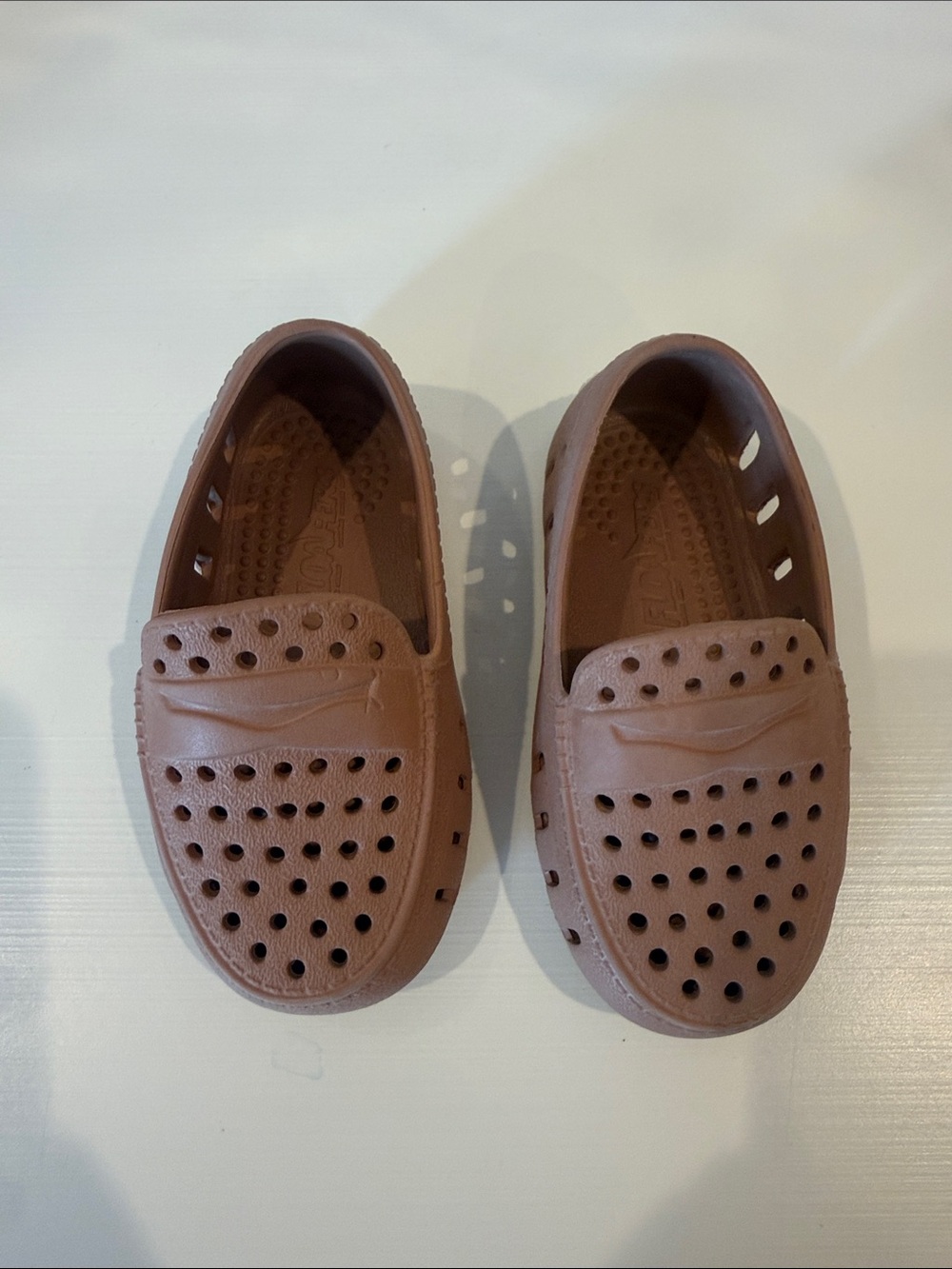 LIKE NEW Floafers Toddler boy Size 4 - Brown